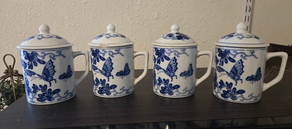 Vintage Chinese porcelain mugs